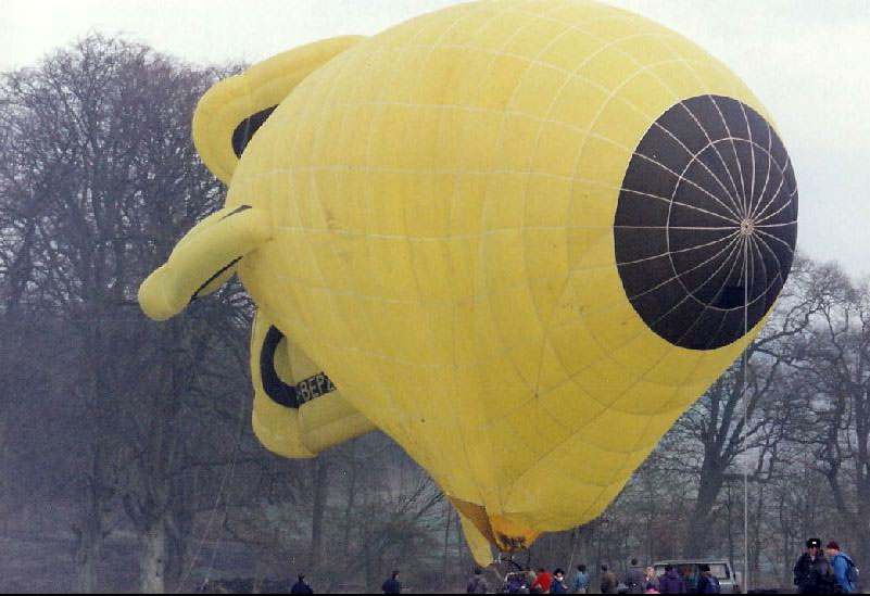 G-BEPZ, \\\\\\\'Zanussi Airship\\\\\\\' inflated