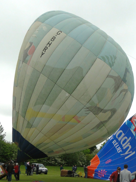 Hot air balloon - \\\\\\\'Turkish Delight\\\\\\\' being inflated