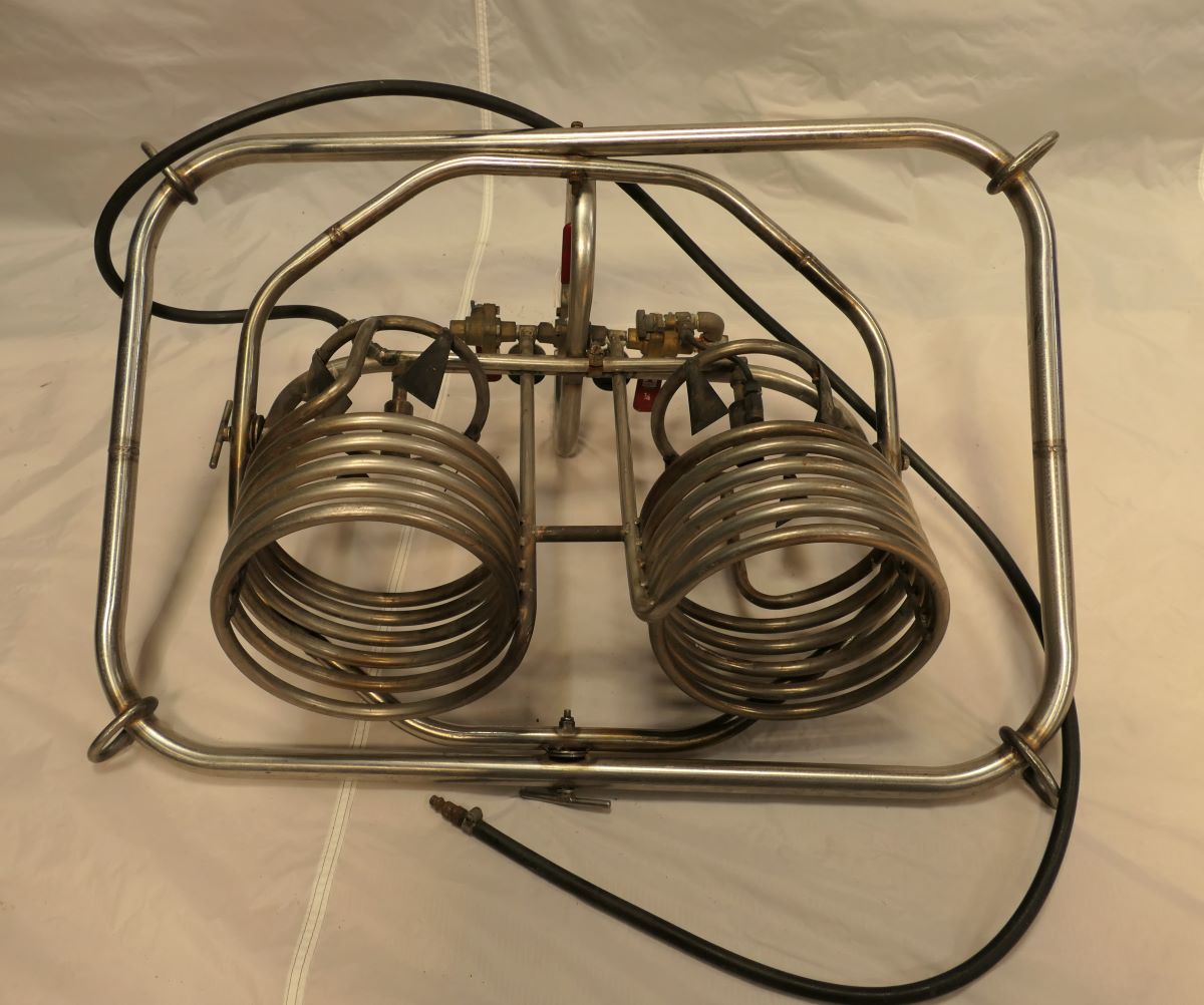 2 coil burners set in a small  metal frame which gimbals on a larger frame. Only 1 gas hose is still attached.