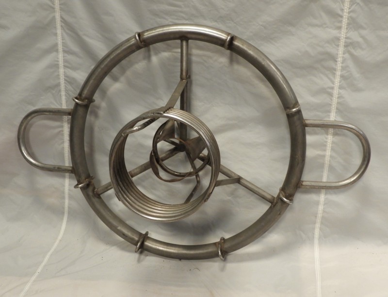 The single burner is set on a circular burner frame which has 8 small loops evenly spaced around the frame to attach the envelope flying wires.