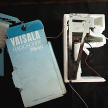 Radiosonde balloon transmitter